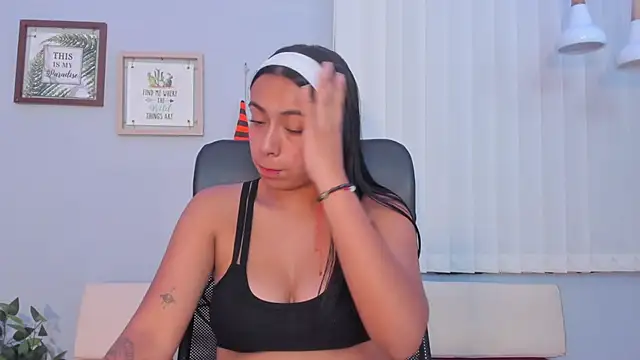 Snapshot of Lilo_Rose chatting on October 2025 07:10:02 PM Lilo Rose online show from October 2025 07:10:02 PM