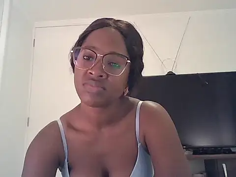 Snapshot of Bren033 chatting on October 2025 01:06:02 AM Bren033 online show from October 2025 01:06:02 AM