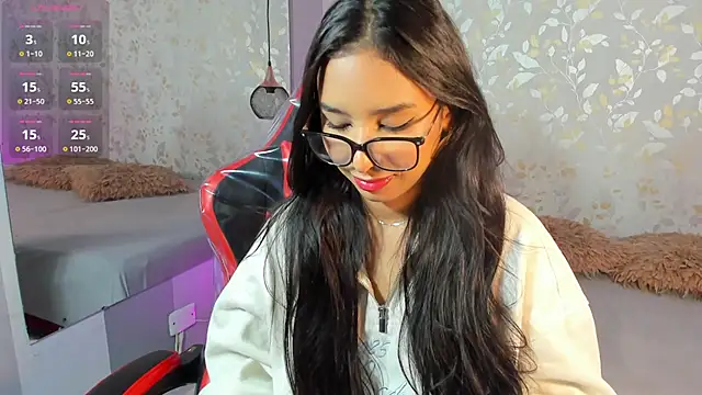 Snapshot of Luciaoregon chatting on October 2025 12:49:01 PM Luciaoregon online show from October 2025 12:49:01 PM