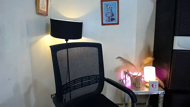 Snapshot of Kylaanne chatting on October 2025 09:10:01 AM Kylaanne online show from October 2025 09:10:01 AM