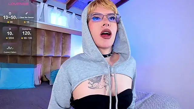 Snapshot of SamyShark chatting on October 2025 01:53:02 PM SamyShark online show from October 2025 01:53:02 PM