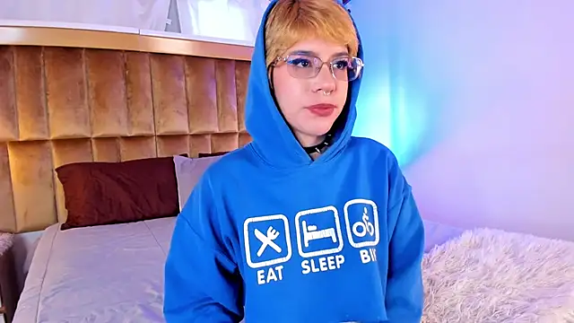 Snapshot of SamyShark chatting on October 2025 12:59:02 PM SamyShark online show from October 2025 12:59:02 PM