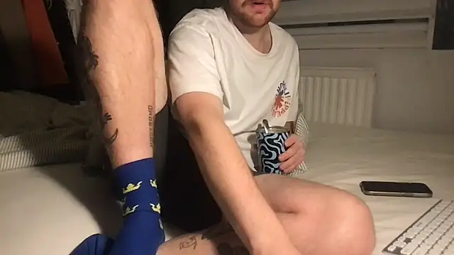 Angus80085 online show from November 2025 11:40:01 PM