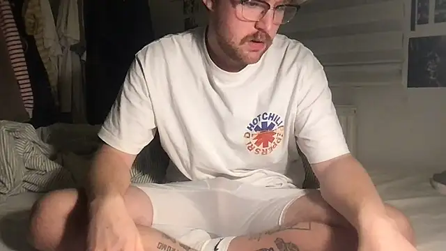 Angus80085 online show from November 2025 06:28:02 PM