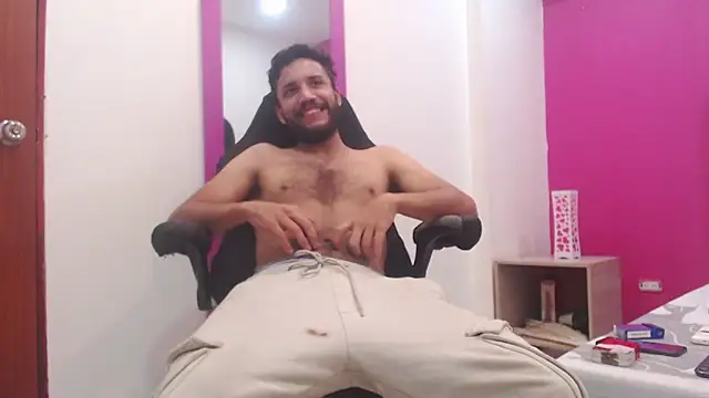 Juan FelipeX01 online show from November 2025 04:06:01 PM