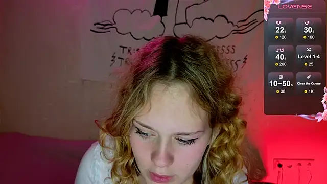 Snapshot of CleoVixes chatting on October 2025 04:13:02 AM CleoVixes online show from October 2025 04:13:02 AM