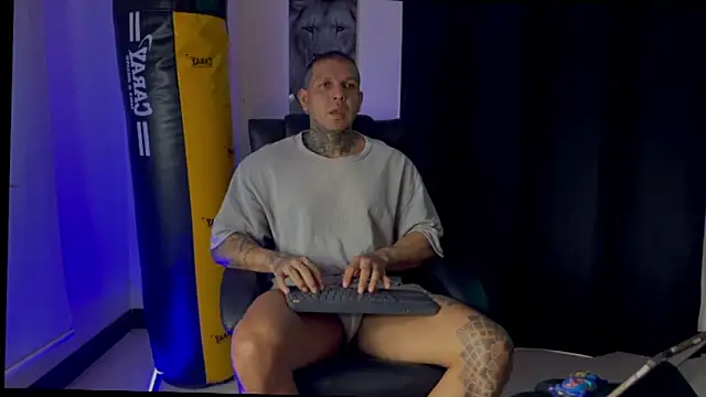 Snapshot of MAXIMO_VEGA chatting on October 2025 10:29:01 PM MAXIMO VEGA online show from October 2025 10:29:01 PM