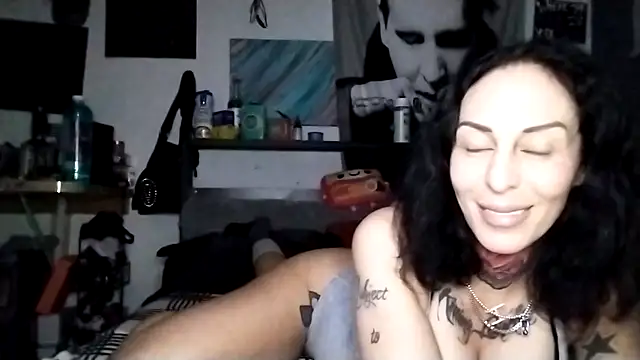 Snapshot of inkdhollow1 chatting on October 2025 02:53:01 AM inkdhollow1 online show from October 2025 02:53:01 AM