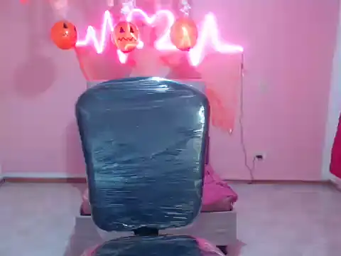 Snapshot of cristal_hills_19 chatting on October 2025 05:15:02 PM cristal hills 19 online show from October 2025 05:15:02 PM