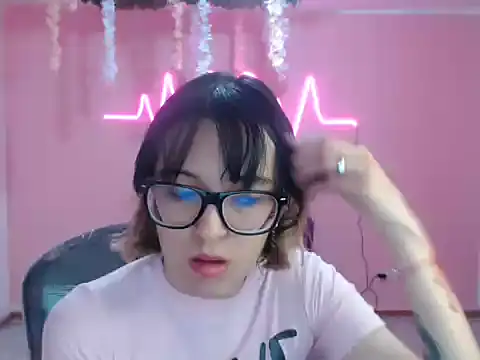 Snapshot of cristal_hills_19 chatting on November 2025 02:35:01 PM cristal hills 19 online show from November 2025 02:35:01 PM