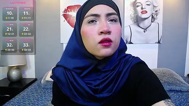 Snapshot of Neesha__ chatting on November 2025 07:23:01 PM Neesha online show from November 2025 07:23:01 PM