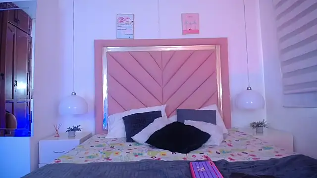 Amara Martell online show from October 2025 12:50:01 PM