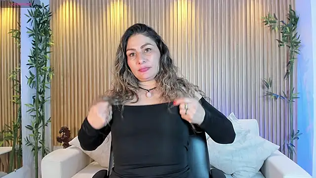 Snapshot of VenusCooper chatting on November 2025 08:22:02 PM VenusCooper online show from November 2025 08:22:02 PM