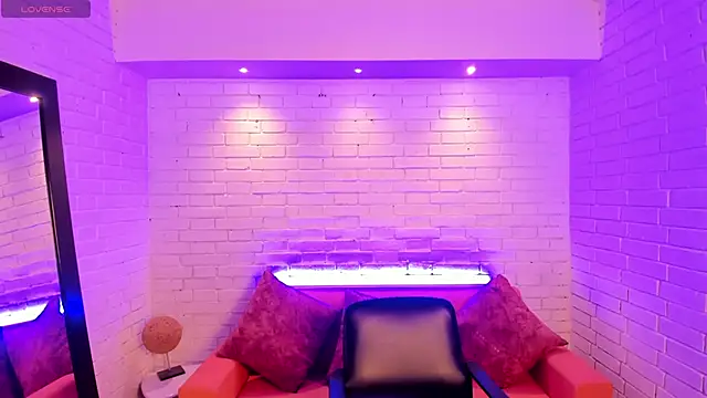 Snapshot of VenusCooper chatting on November 2025 07:24:01 PM VenusCooper online show from November 2025 07:24:01 PM