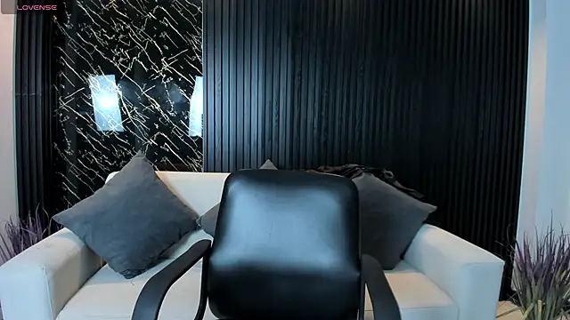 Snapshot of VenusCooper chatting on November 2025 06:51:02 PM VenusCooper online show from November 2025 06:51:02 PM