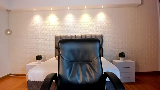 Snapshot of VenusCooper chatting on March 2026 05:45:02 PM VenusCooper online show from March 2026 05:45:02 PM