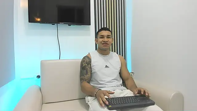 Snapshot of venedic_bull chatting on October 2025 12:23:02 PM venedic bull online show from October 2025 12:23:02 PM