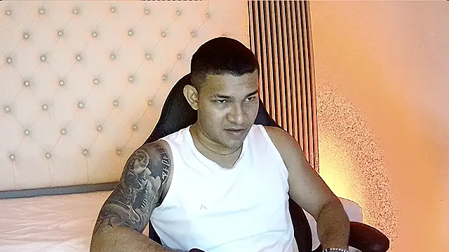 Snapshot of venedic_bull chatting on October 2025 04:50:01 PM venedic bull online show from October 2025 04:50:01 PM