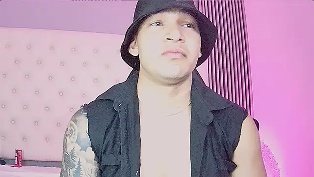 Snapshot of venedic_bull chatting on October 2025 06:35:02 AM venedic bull online show from October 2025 06:35:02 AM