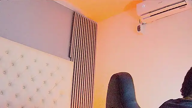 Snapshot of venedic_bull chatting on October 2025 08:44:01 PM venedic bull online show from October 2025 08:44:01 PM