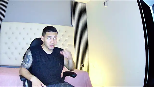 Snapshot of venedic_bull chatting on October 2025 09:04:02 PM venedic bull online show from October 2025 09:04:02 PM