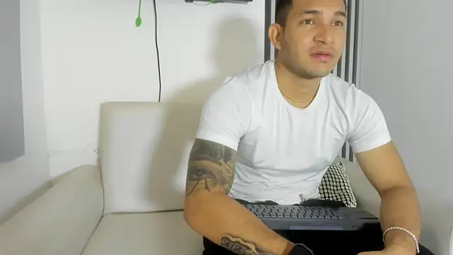 Snapshot of venedic_bull chatting on November 2025 08:52:02 PM venedic bull online show from November 2025 08:52:02 PM