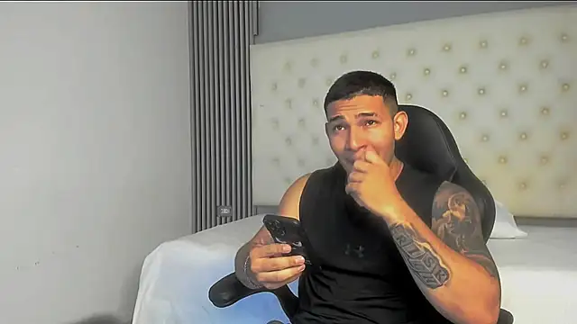 Snapshot of venedic_bull chatting on November 2025 04:34:02 AM venedic bull online show from November 2025 04:34:02 AM