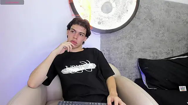 Snapshot of Lucian_grey chatting on October 2025 04:09:01 AM Lucian grey online show from October 2025 04:09:01 AM