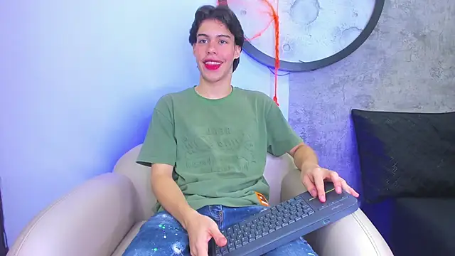 Snapshot of Lucian_grey chatting on October 2025 04:05:02 AM Lucian grey online show from October 2025 04:05:02 AM