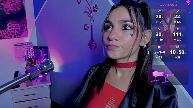 Snapshot of susi_hot13 chatting on October 2025 11:01:02 PM susi hot13 online show from October 2025 11:01:02 PM