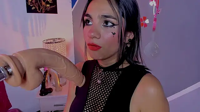 Snapshot of susi_hot13 chatting on December 2025 10:05:02 PM susi hot13 online show from December 2025 10:05:02 PM