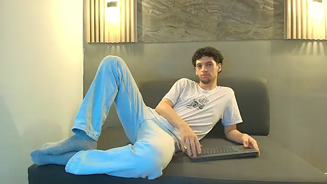 Snapshot of ISRAEL_GRAY chatting on October 2025 07:14:01 PM ISRAEL GRAY online show from October 2025 07:14:01 PM