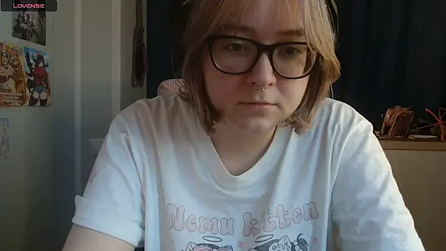 Snapshot of LolaWEI chatting on October 2025 07:42:02 AM LolaWEI online show from October 2025 07:42:02 AM