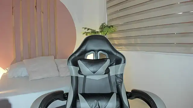 Snapshot of mia_curry chatting on October 2025 07:03:02 PM mia curry online show from October 2025 07:03:02 PM