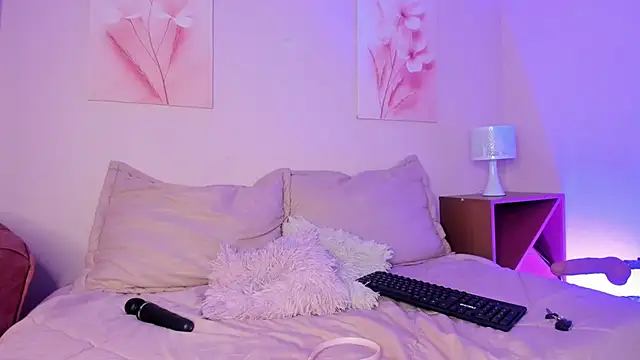 Snapshot of Nikolbrice chatting on November 2025 07:13:02 PM Nikolbrice online show from November 2025 07:13:02 PM