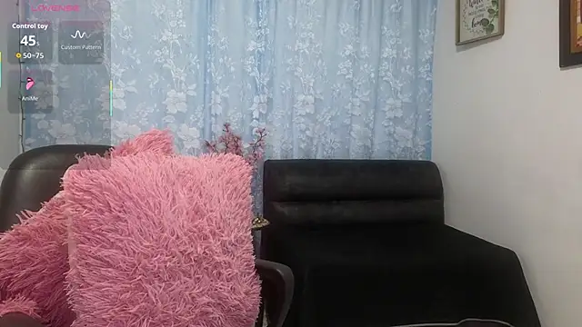 Snapshot of Cleohot999 chatting on October 2025 05:44:01 PM Cleohot999 online show from October 2025 05:44:01 PM