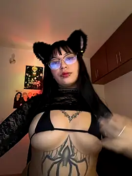 Snapshot of Hinatamoon_ chatting on October 2025 05:07:01 AM Hinatamoon online show from October 2025 05:07:01 AM