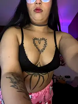 Snapshot of Hinatamoon_ chatting on October 2025 04:20:01 AM Hinatamoon online show from October 2025 04:20:01 AM