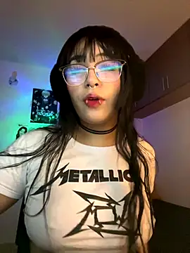 Snapshot of Hinatamoon_ chatting on November 2025 05:18:02 AM Hinatamoon online show from November 2025 05:18:02 AM