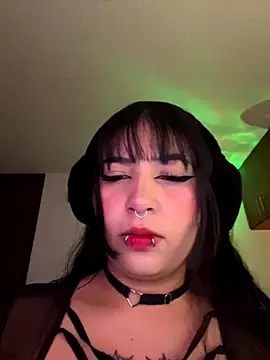 Snapshot of Hinatamoon_ chatting on November 2025 06:05:02 AM Hinatamoon online show from November 2025 06:05:02 AM