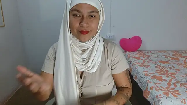 Snapshot of Nadia_hasbun chatting on November 2025 12:16:02 PM Nadia hasbun online show from November 2025 12:16:02 PM