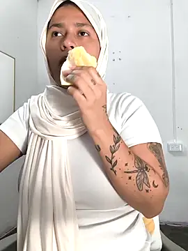 Snapshot of Nadia_hasbun chatting on December 2025 10:04:01 PM Nadia hasbun online show from December 2025 10:04:01 PM