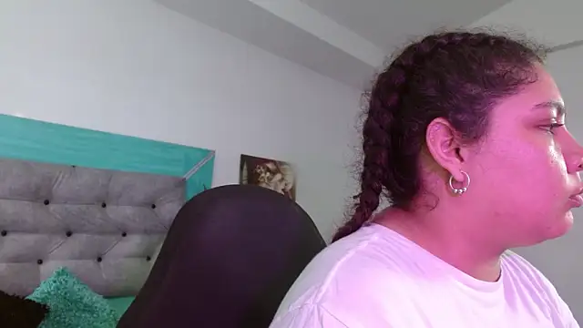 Snapshot of roxx_iie chatting on December 2025 02:34:01 PM roxx iie online show from December 2025 02:34:01 PM