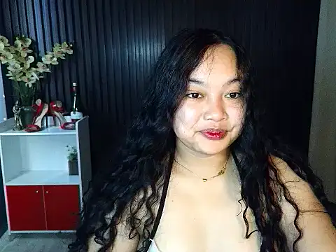 Snapshot of UrFavouriteCravings chatting on November 2025 12:44:01 AM UrFavouriteCravings online show from November 2025 12:44:01 AM