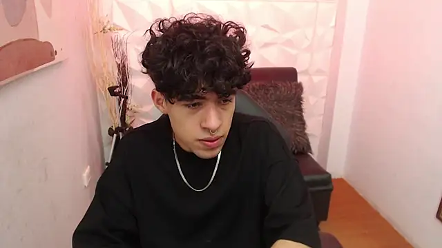 Snapshot of Liil_boy chatting on October 2025 04:02:01 AM Liil boy online show from October 2025 04:02:01 AM