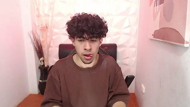 Snapshot of Liil_boy chatting on October 2025 03:47:02 AM Liil boy online show from October 2025 03:47:02 AM