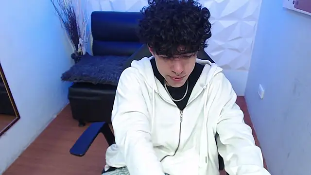 Snapshot of Liil_boy chatting on October 2025 03:53:02 AM Liil boy online show from October 2025 03:53:02 AM