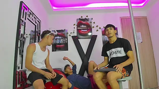 VERY HOT GUYS online show from October 2025 02:07:01 AM