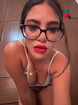 Snapshot of whitefoxxxx6 chatting on December 2025 11:21:02 PM whitefoxxxx6 online show from December 2025 11:21:02 PM