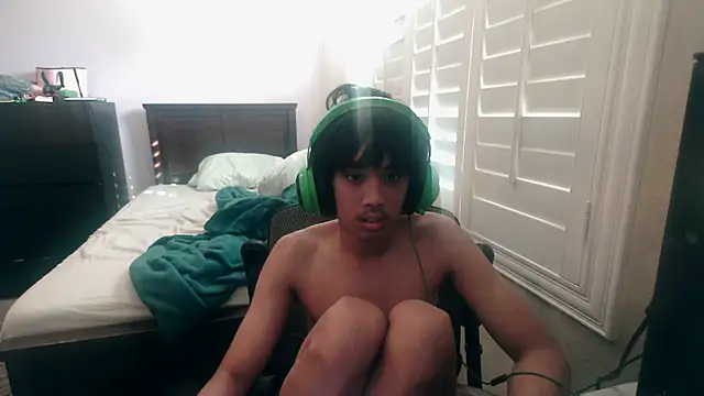 Snapshot of youngasianboy2007 chatting on October 2025 09:16:02 PM youngasianboy2007 online show from October 2025 09:16:02 PM